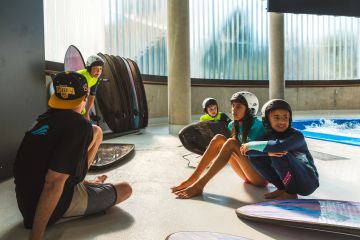 Indoor Surfen Kindergeburtstag zusätzliches Kind